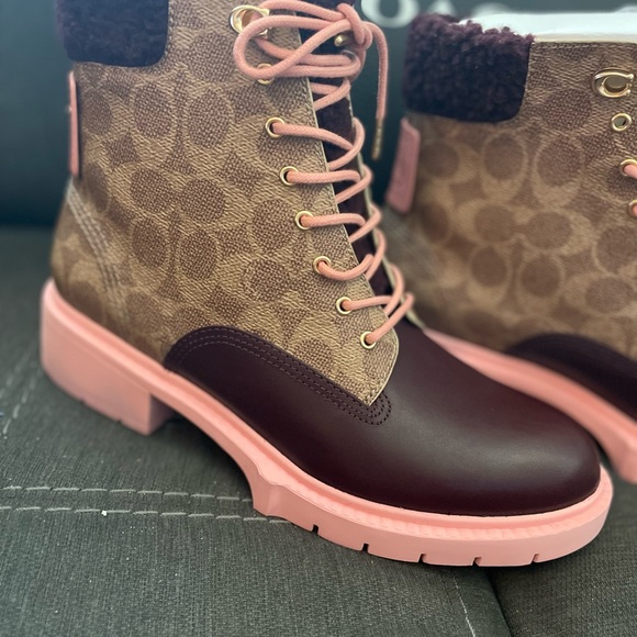 COACH! DOPE! EXCLUSIVE! - Picture 2 of 7